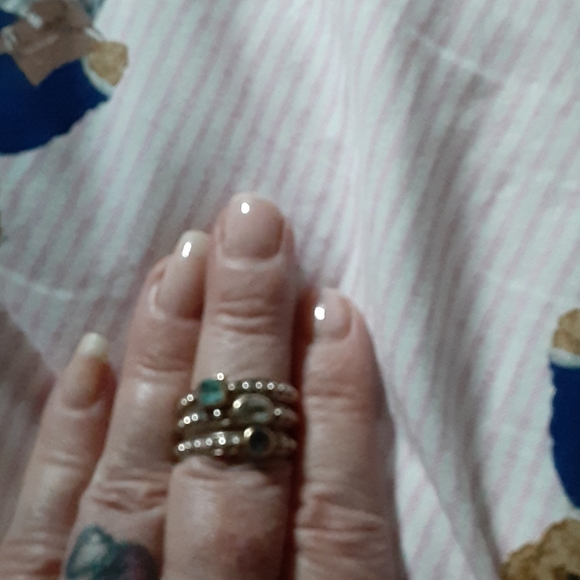 3 stackable rings . - Picture 2 of 5